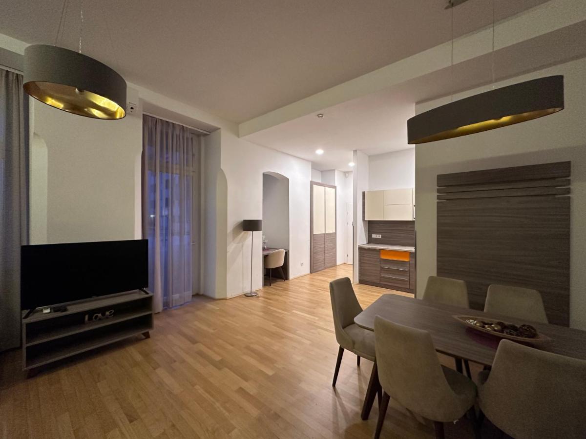 Apartament 7 *