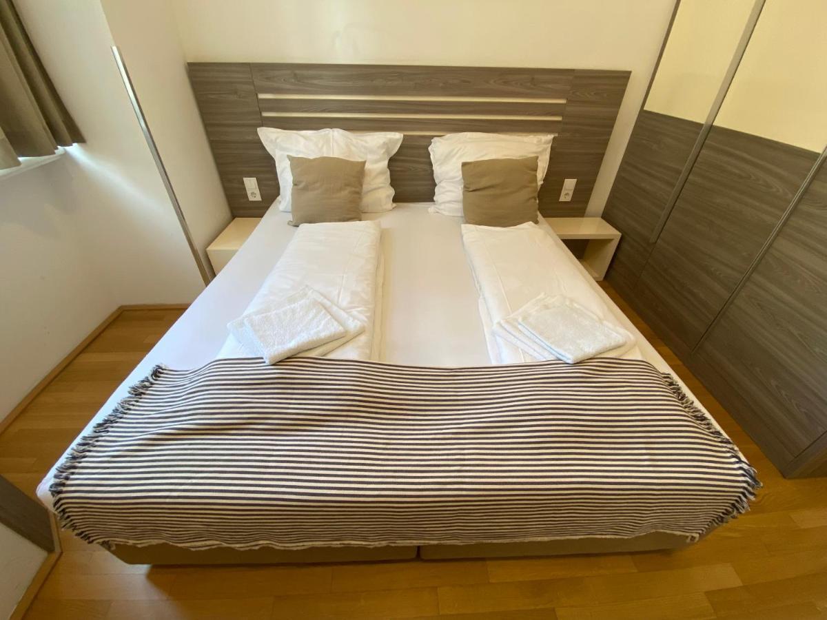 Apartament 7 *