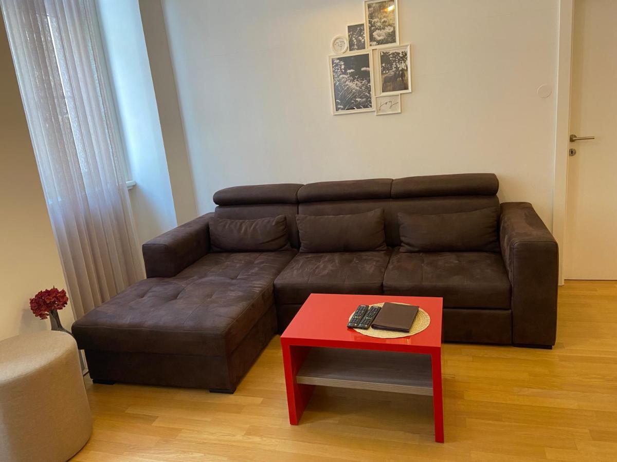 Apartament 7 *