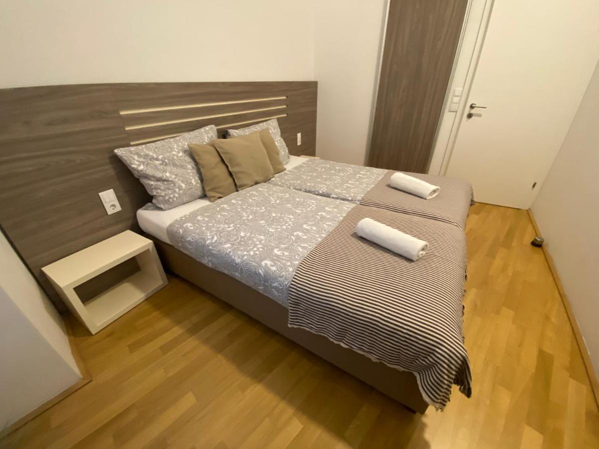 Apartament 7 *