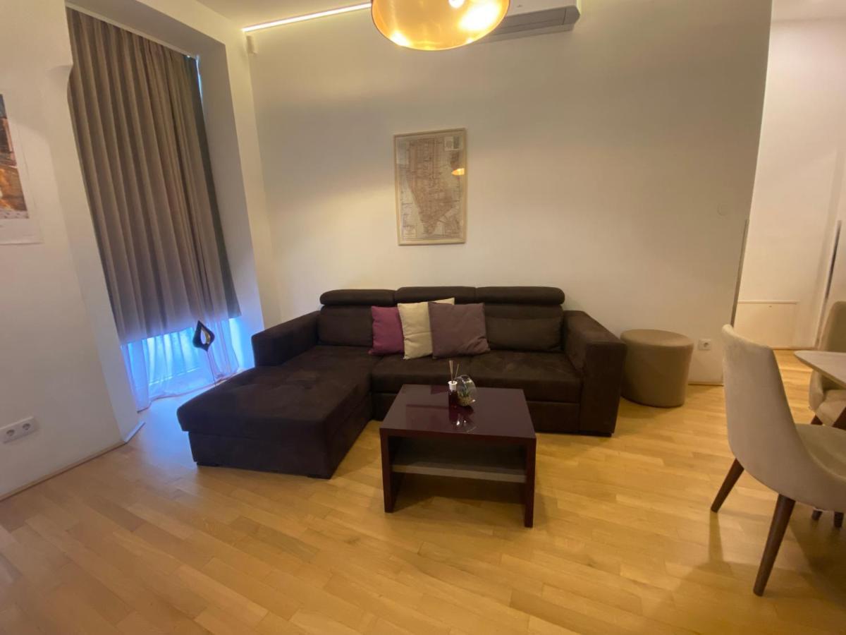 7 Apartament *