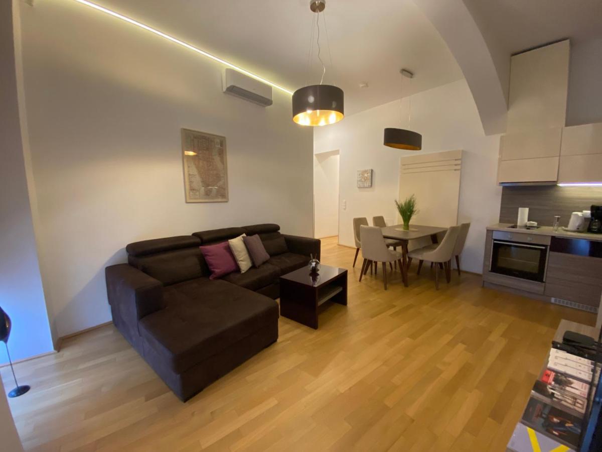 Apartament 7 *