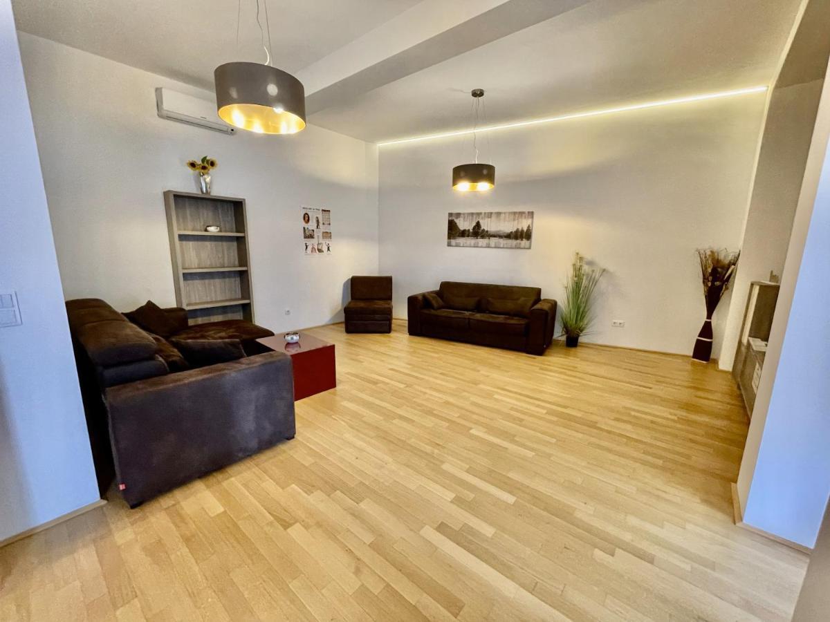 Apartament 7 *