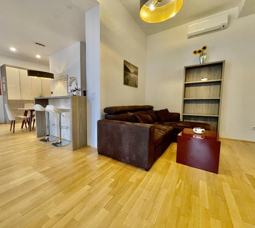 Apartament 7 *